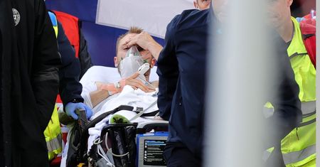 "Niestety". Ekspert mówi, co stanie się z Eriksenem po dramacie na Euro2020