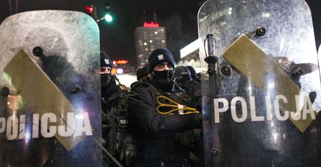 Strajk Kobiet. Policyjne posiłki przybyły do Warszawy. "Pełna mobilizacja"