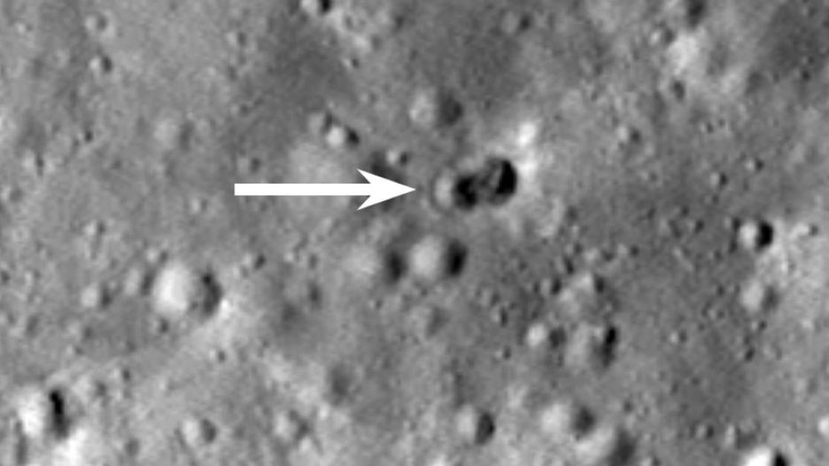 Astronomowie odkryli tajemniczy krater na Księżycu