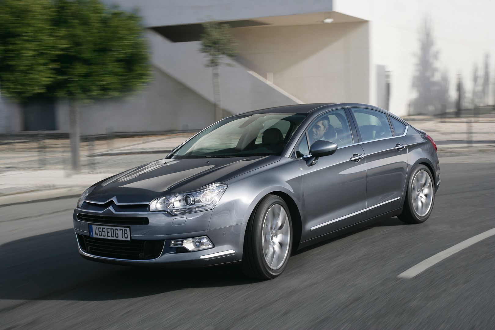 Citroen C5 był produkowany najdłużej z opisywanych tu modeli, ale po 2010 r. interesujące były już tylko wersje wysokoprężne.