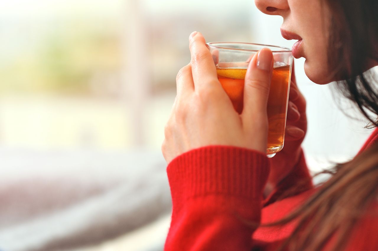 Hot tea in hot weather. Does it help?