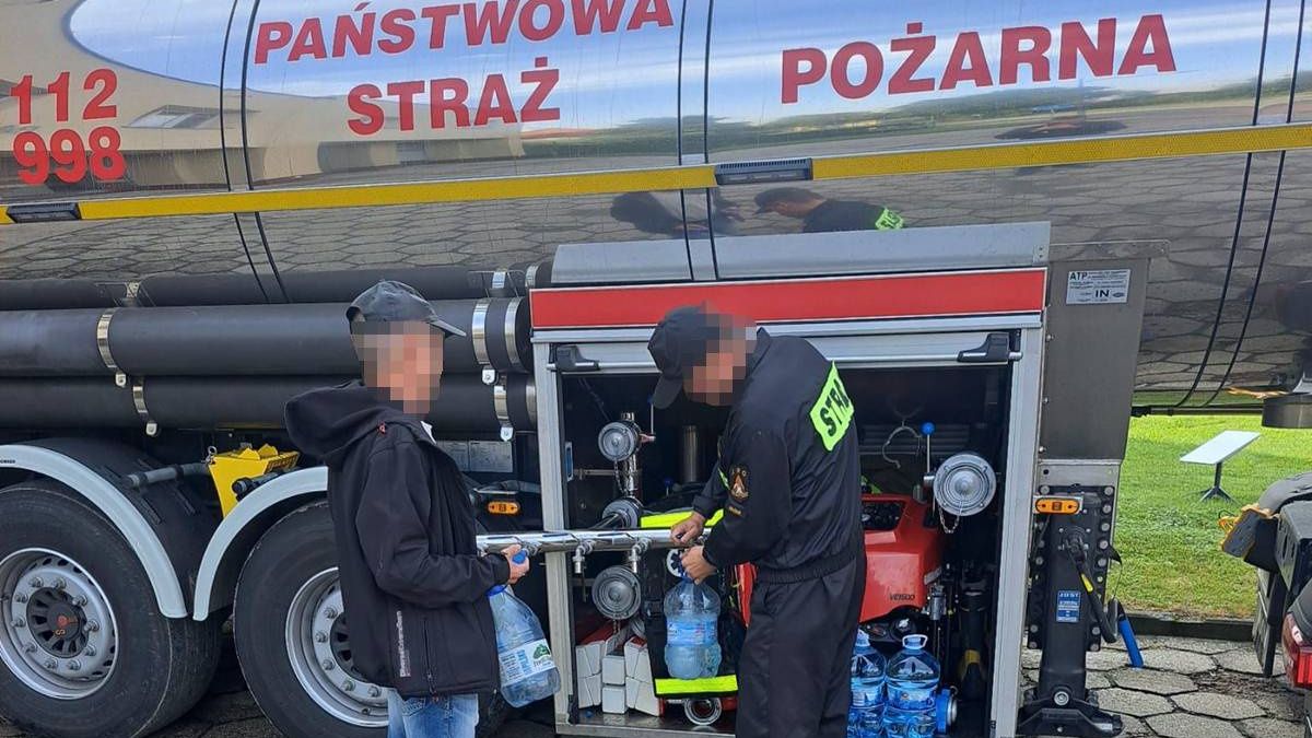 Cysterna strażacka z wodą