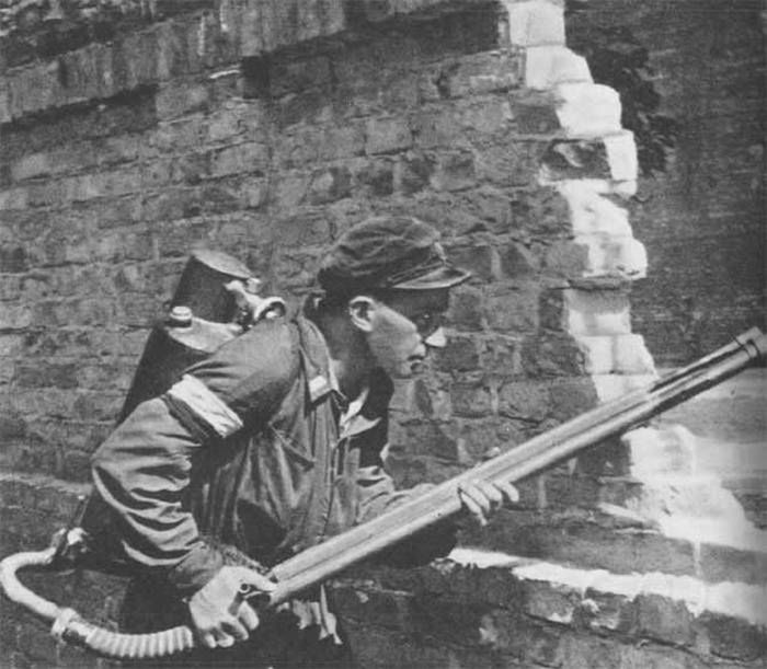 Powstanie warszawskie. Nietypowa broń i wyposażenie 2