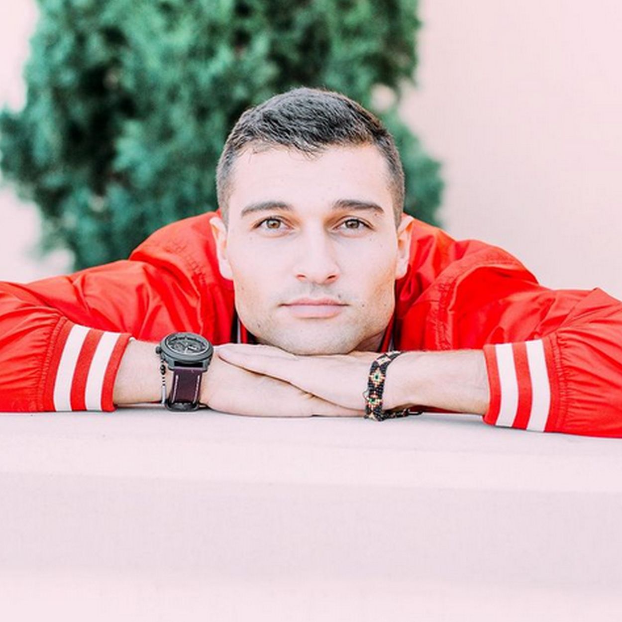 Simon z "Hotelu Paradise"
