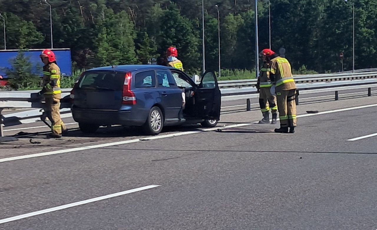 Wypadek na S3 koło Gorzowa. Kierujący volvo wjechał w tył ciężarówki