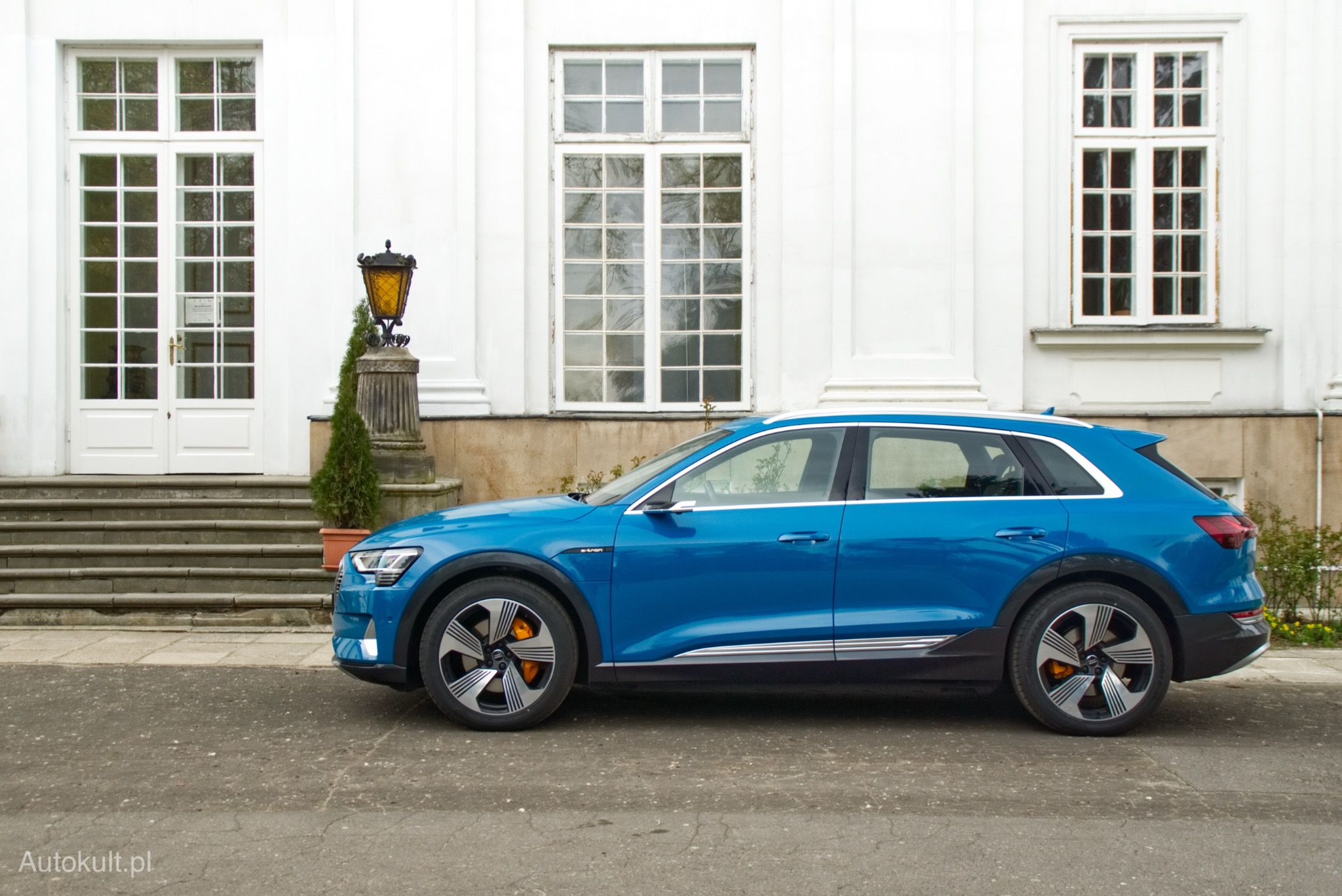 Audi e-tron ma opadający dach, by poprawić aerodynamikę
