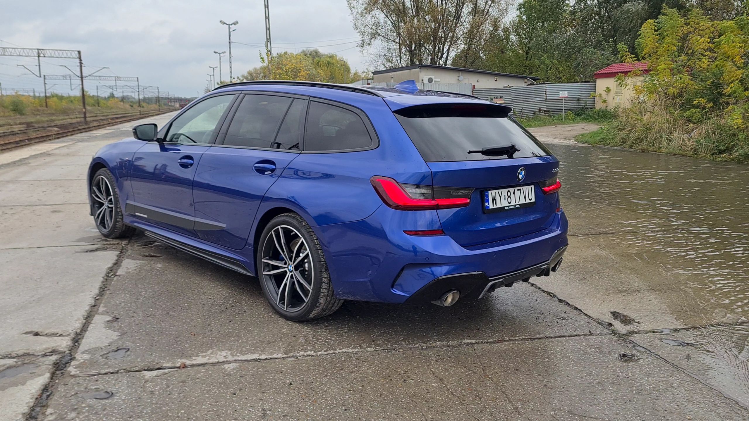 BMW 330e xDrive Touring: Hybryda plug-in oraz liczne systemy wsparcia 2