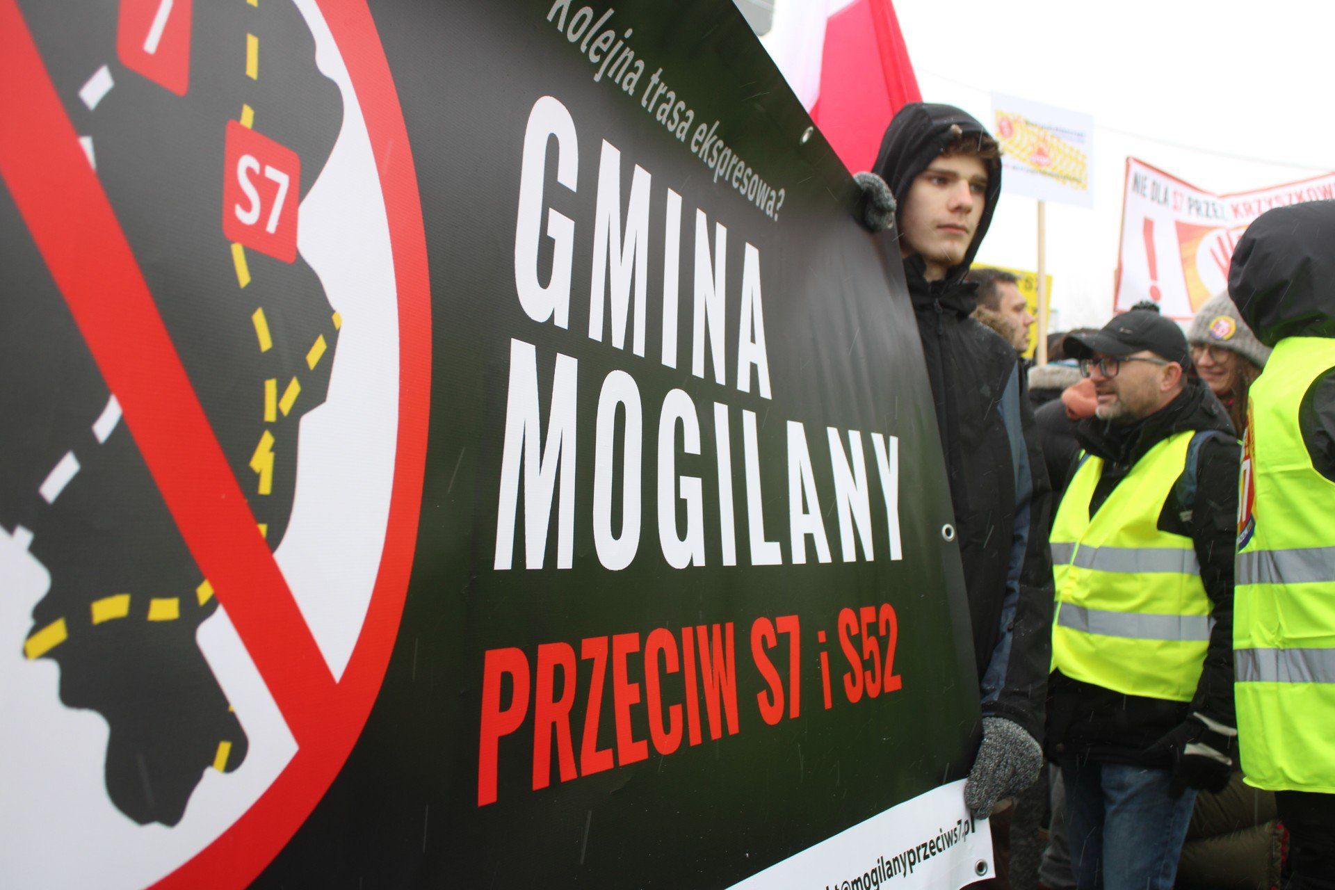 Protesty przeciwko proponowanym wariantom drogi ekspresowej S7