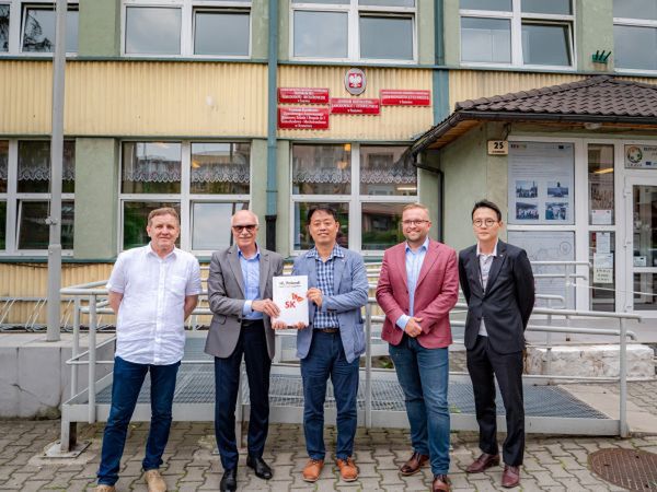 Sosnowiec. Koreańska firma wsparła technikum samochodowo-mechaniczne.