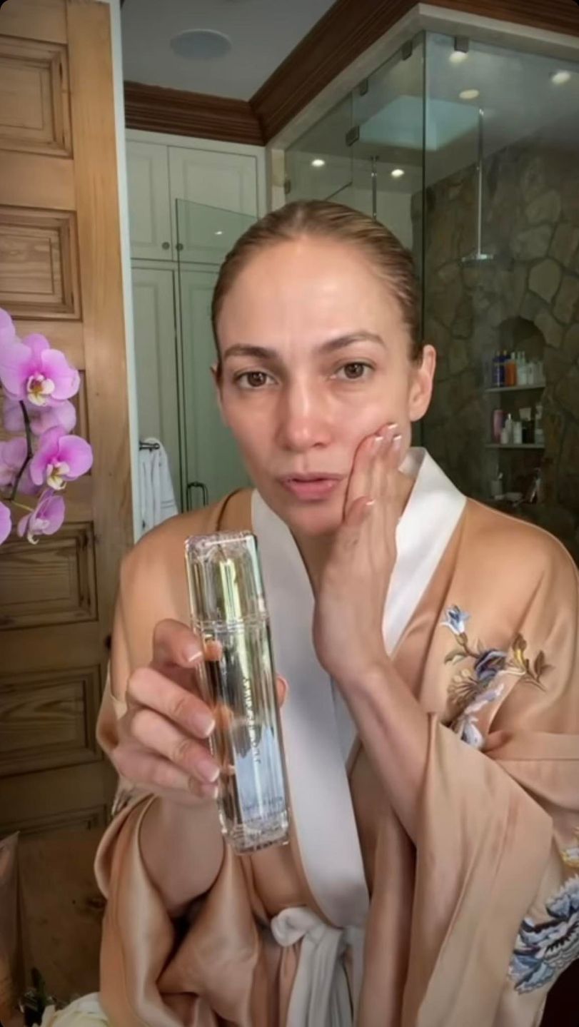 Jennifer Lopez prezentuje twarz bez makijażu