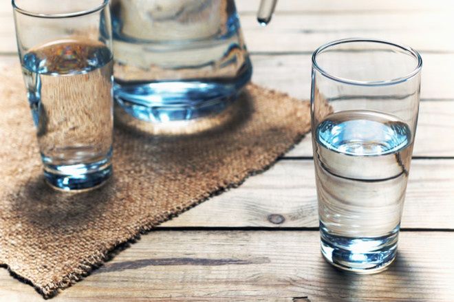 Ile wody pić, żeby schudnąć? Sprawdź, co radzi ekspert