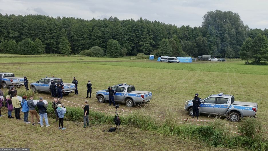 Usnarz Górny. Na polsko-białoruskiej granicy w koczują 32 osoby z Afganistanu - informuje Fundacja Ocalenie