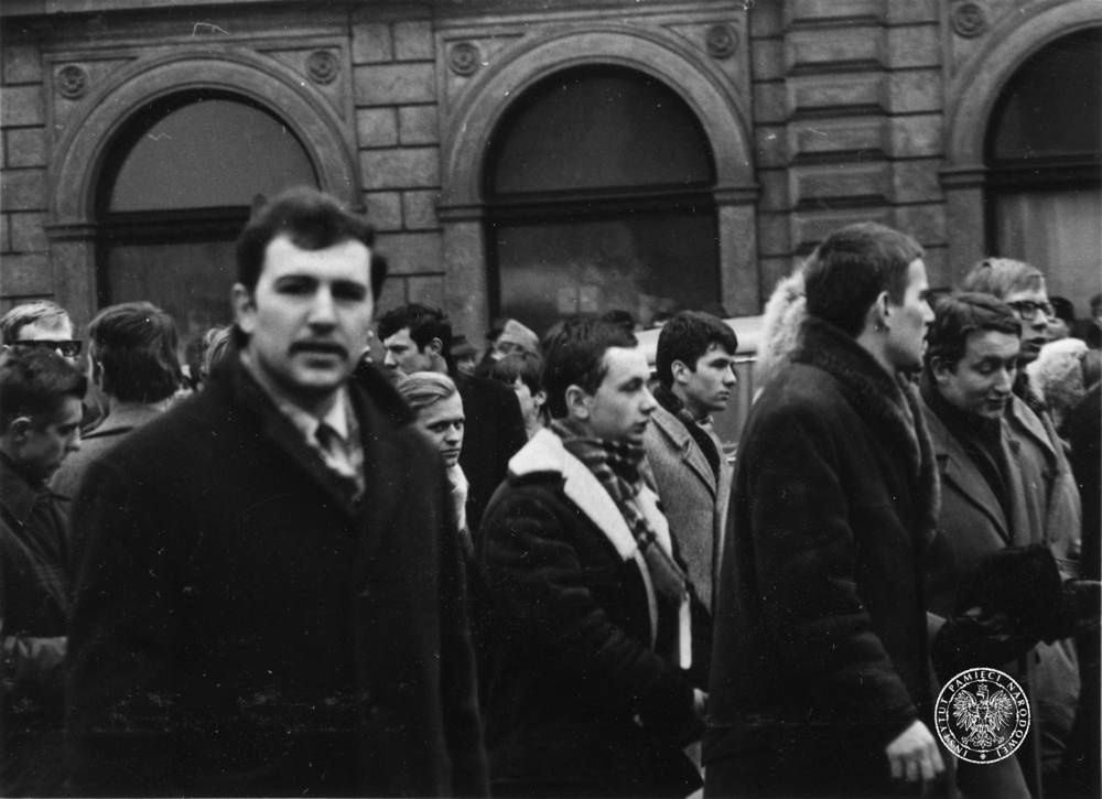 Zdjęcie operacyjne SB, marzec 1968 r. w Warszawie, Krakowskie Przedmieście