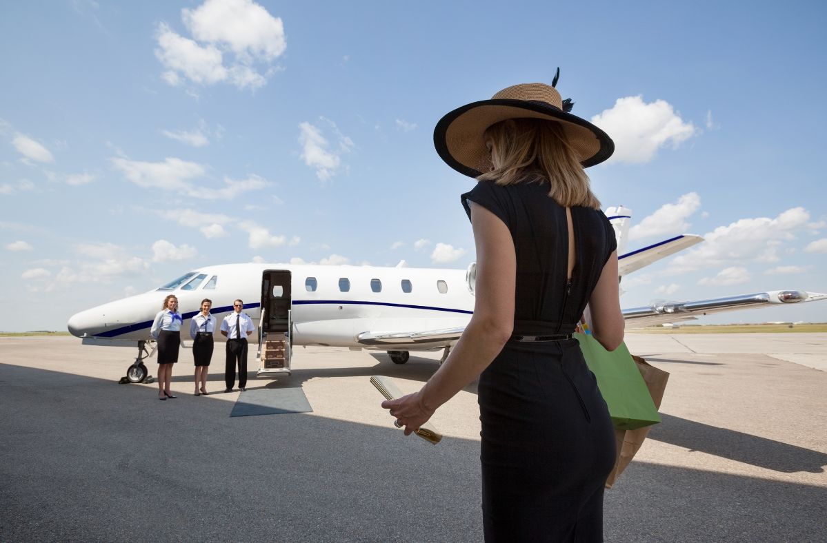 Over 800 private planes flew out after the Super Bowl.