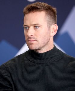 Armie Hammer oskarżony o gwałty zaszył się w tropikach. Nie chcą go w żadnym filmie