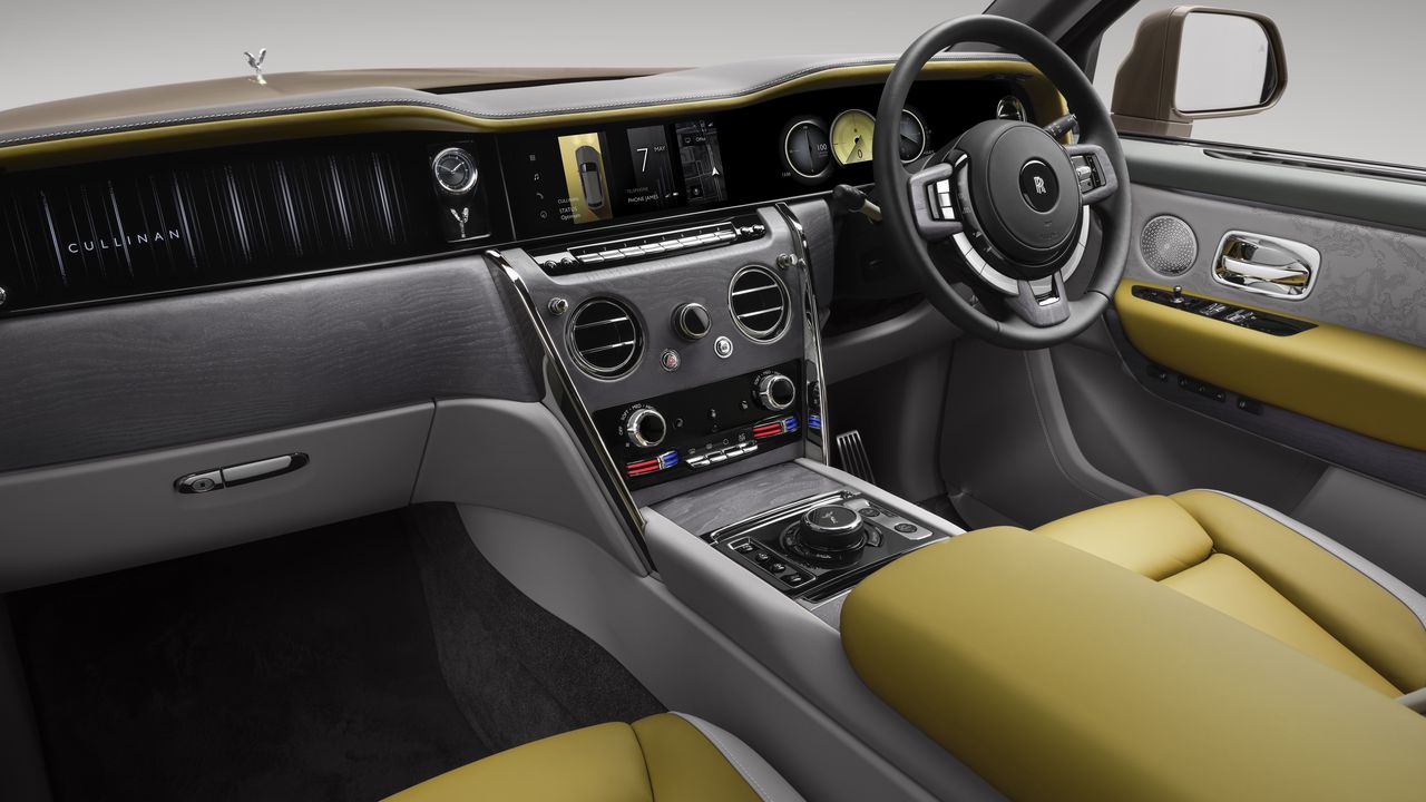 Rolls-Royce Cullinan after facelift. Interior