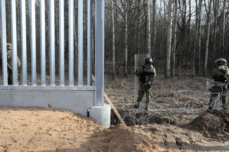 Płot na granicy z Białorusią. Wojsko zdewastowało drogi. Koszt napraw to pół miliarda złotych