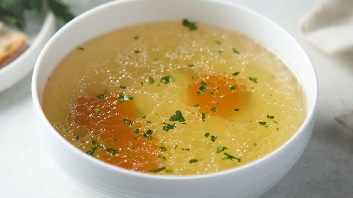 Odpowiednio przygotowany rosół nie potrzebuje wielu dodatków