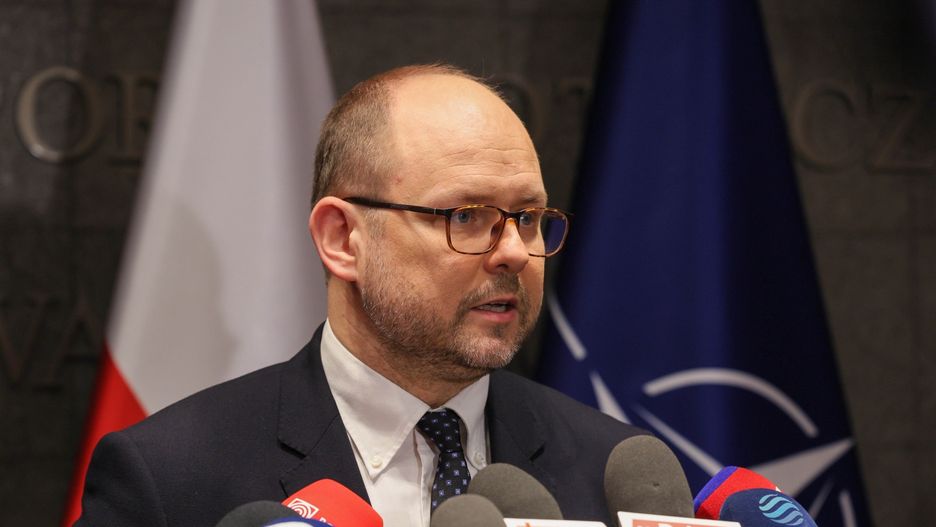 Przydacz: "Nawrocki nie jest informowany". Jest riposta szefa MON