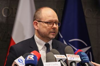 Przydacz: "Prezydent nie jest informowany". Jest riposta szefa MON