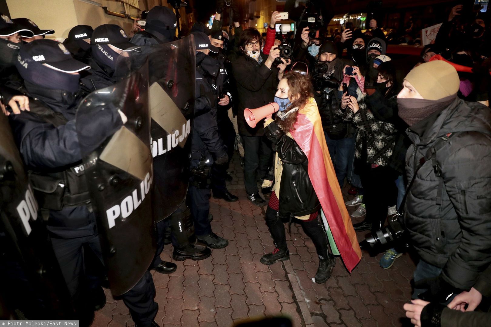 Strajk Kobiet w Warszawie. Gorąco na Wilczej. Policja użyła gazu