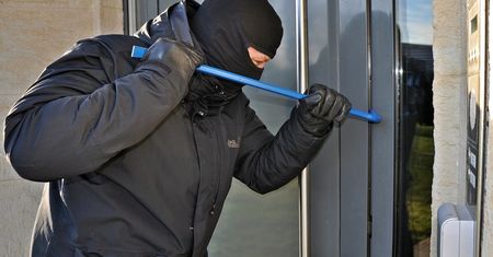 Jak zabezpieczyć dom przed wyjazdem na święta? Praktyczne porady