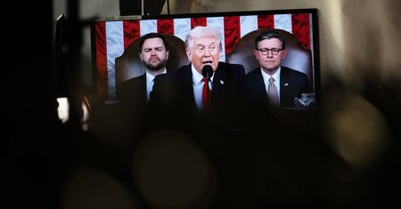 Nakłaniają Trumpa do ogłoszenia stanu wyjątkowego. Tuż przed wyborami