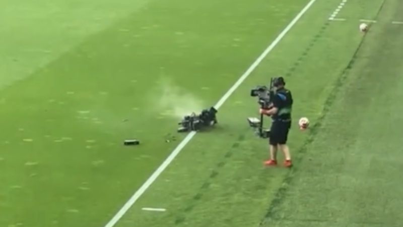 Kamera, która spadła tuż obok operatora