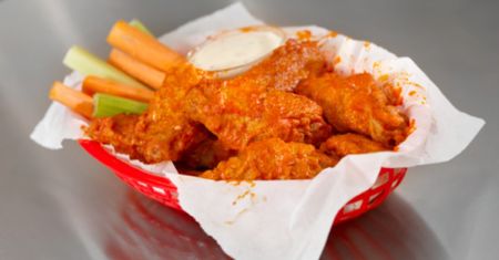 Ojciec przyniósł złe zamówienie z restauracji. Syn zaczął strzelać