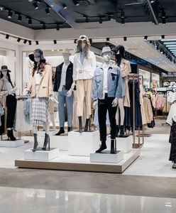 Znana sieciówka zamyka część sklepów i zwalnia. Była też w Polsce