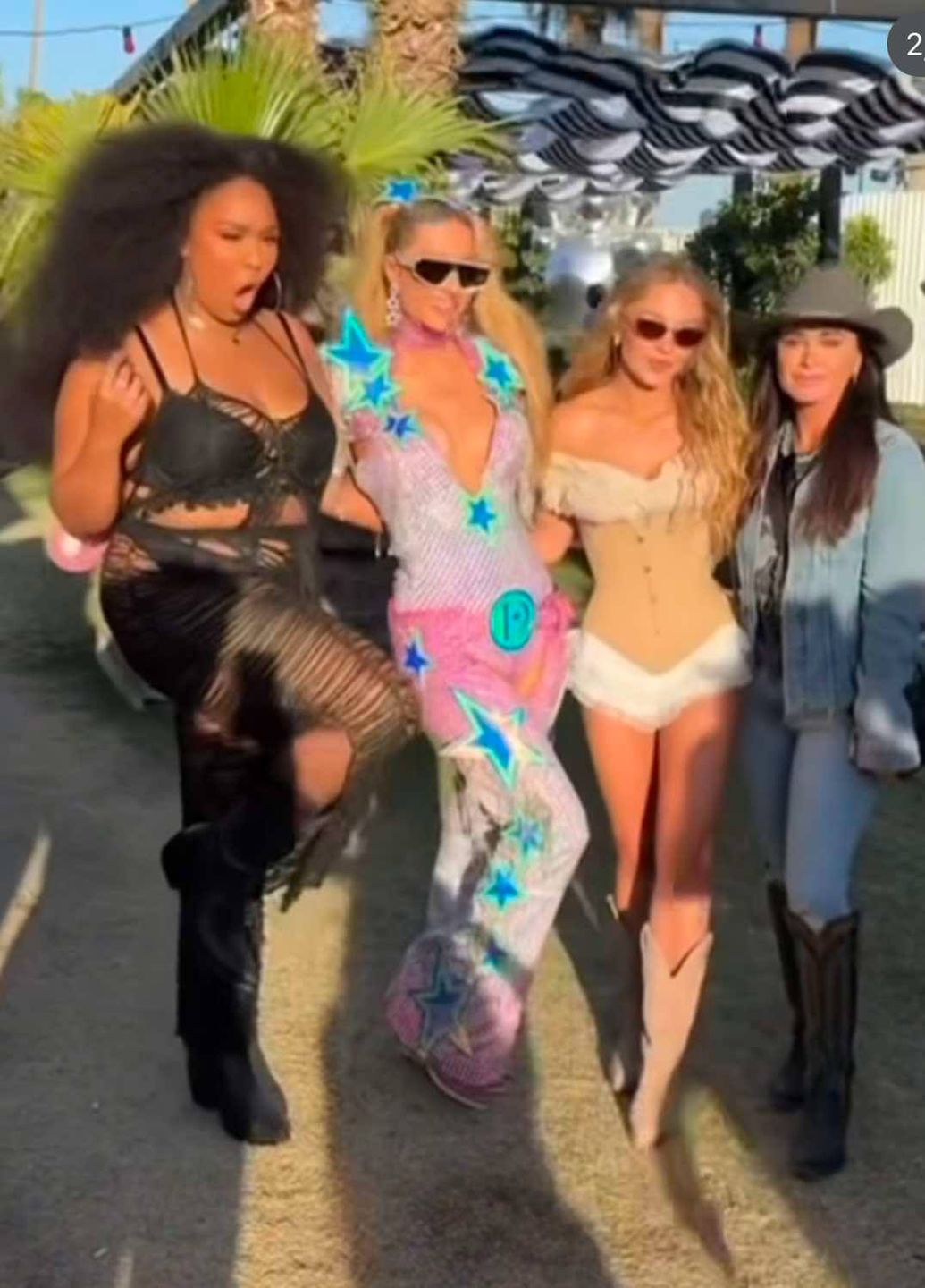 Paris Hilton imprezuje z Lizzo i Sydney Sweeney