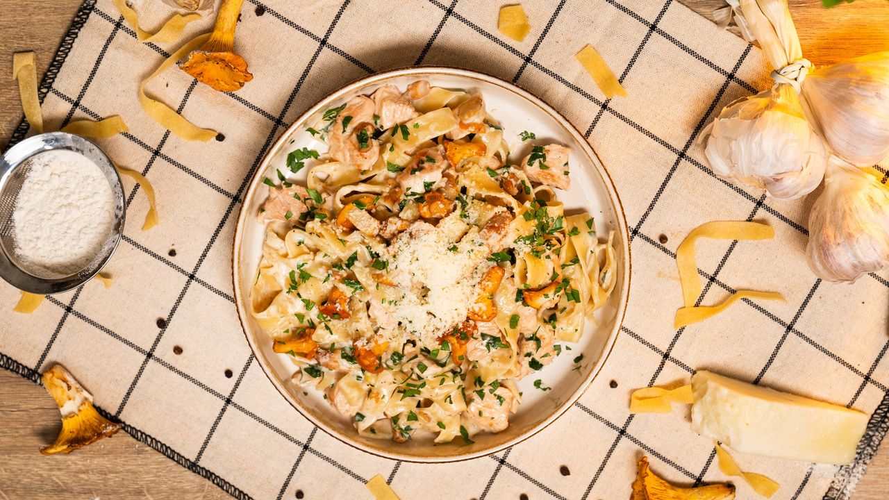 Lepszy niż we włoskiej restauracji. Ten makaron z kurkami i indykiem to prawdziwe niebo w gębie