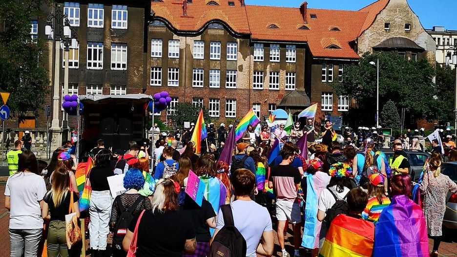 Katowice. Marsz równości. Uczestnicy domagali się reakcji katolików na przejawy mowy nienawiści prezentowane przez  hierarchów kościelnych.