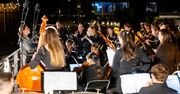 Bydgoszcz: Wyjątkowe koncerty muzyki dawnej nad wodą. 35-osobowa orkiestra zagrała z Barki Lemara