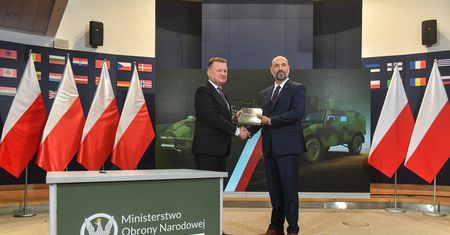 Nowe pojazdy dla Wojska Polskiego. Szef MON zatwierdził umowy
