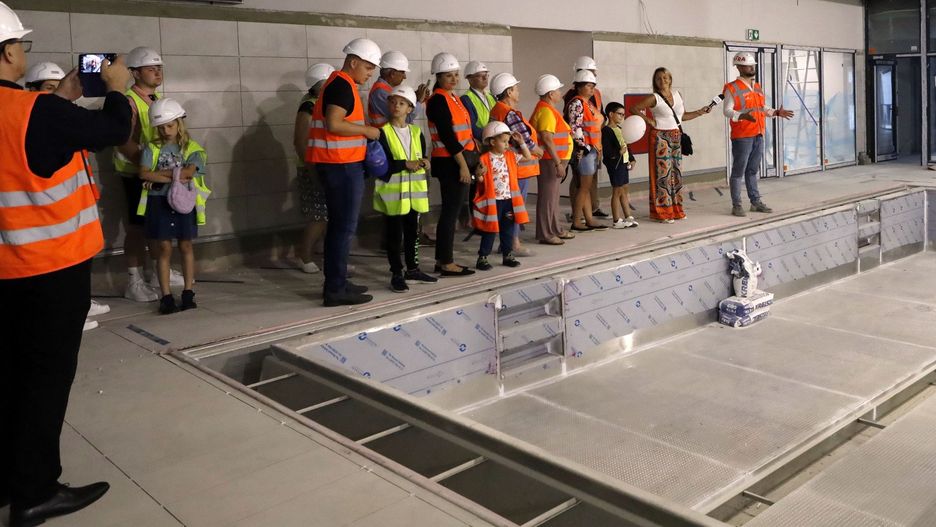 W sobotę przy szkole na Strzemięcinie w Grudziądzu zorganizowano festyn, którego największą atrakcją było zwiedzanie budowanego jeszcze basenu &#34;Strzemyk&#34;