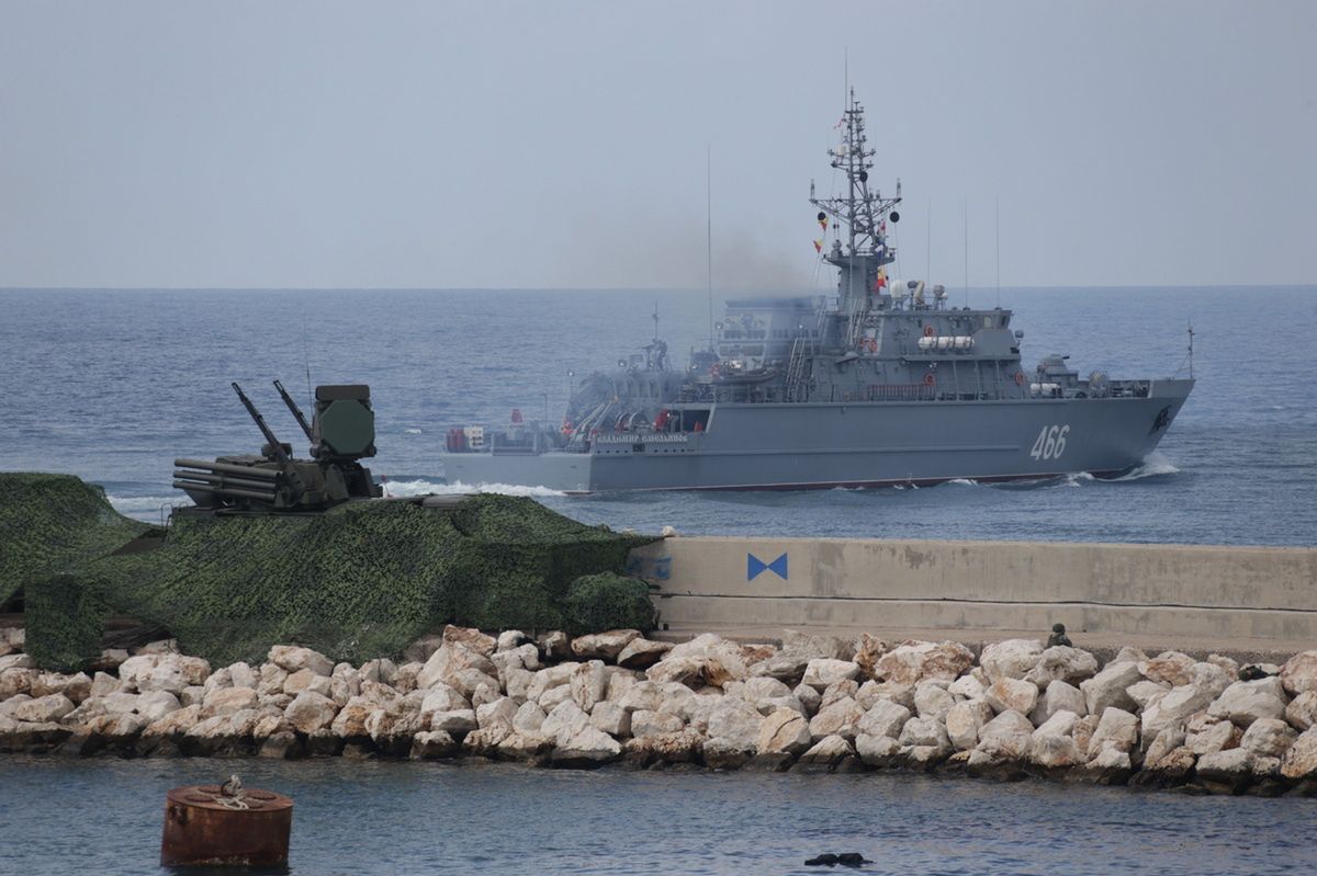 Russia repositions troops in Syria, maintains key bases