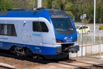 Odprawa w PKP Intercity. Koniec z kontrolą biletów? Testy trwają