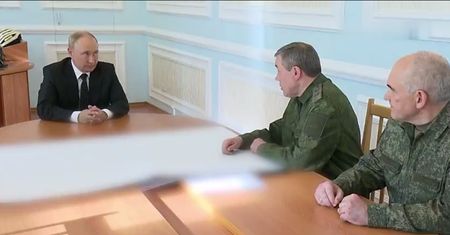 Dziwne nagranie z Kremla. W czasie, gdy Putin odbierał raport