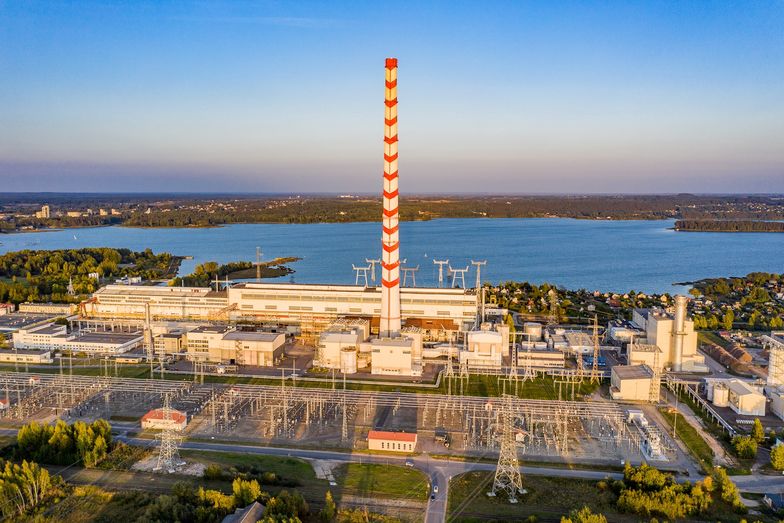 Na zdjęciu litewska elektrownia Elektrėnai, jedna z siłowni, które zasilają sieć na Litwie (zdjęcie ilustracyjne)