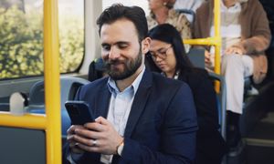 Zakaz takiego używania telefonów w autobusach. Jest projekt uchwały