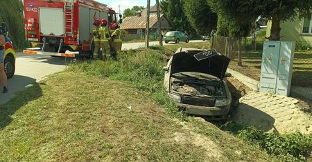 Pijany staranował volkswagena. Wylądował na ogrodzeniu. 13-latek w szpitalu