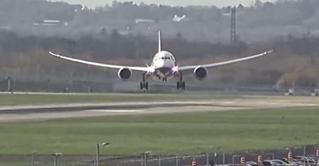 Chwile grozy na Heathrow. Jest nagranie