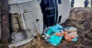 Zielone: Dostawczak wpadł do rowu i przewrócił się na bok