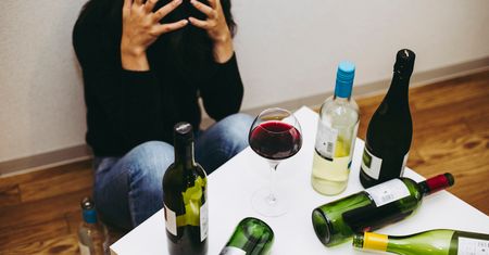 Alkoholik - objawy uzależnienia od alkoholu. Kiedy można rozpoznać alkoholizm? Rozwój zespołu abstynencyjnego i fazy choroby alkoholowej