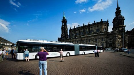 Gigantyczny autobus z Drezna mierzy 30 metrów i zabiera ponad 250 pasażerów 1
