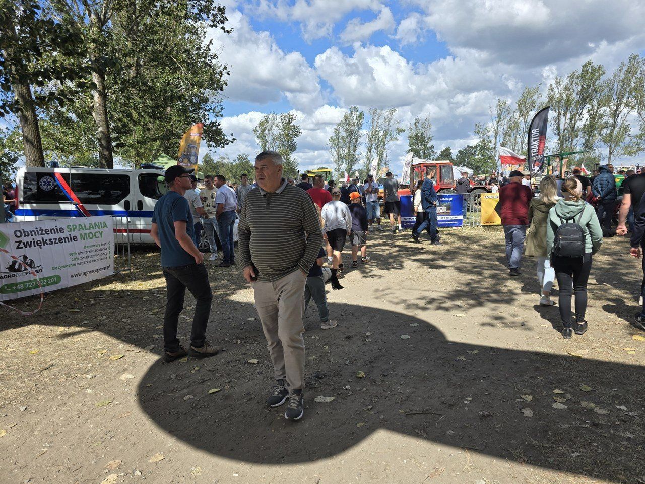 W drugim dniu Ogólnopolskiego Festiwalu Starych Ciągników i Maszyn Rolniczych w Wilkowicach pojawiły się tłumy zwiedzających