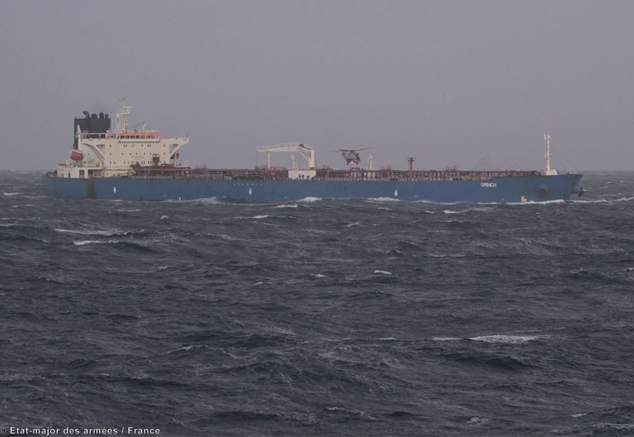Francja zatrzymała rosyjski tankowiec. Kapitan trafił do aresztu