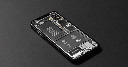 Serwis wymienił płytę główną w telefonie. Co w takim razie z gwarancją?