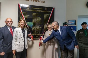 Kraków: W Szkole Podstawowej nr 72 odsłonięto tablicę upamiętniającą żołnierzy AK